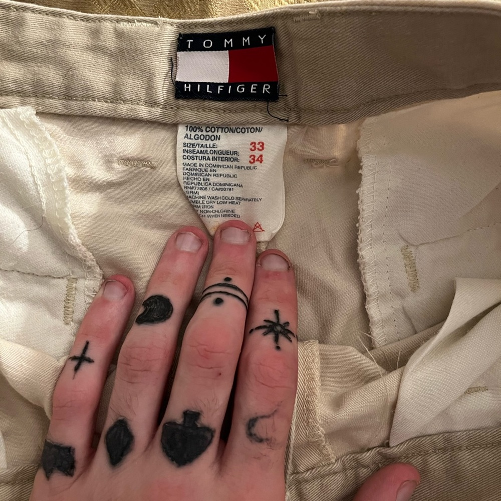Tommy hill-figure khakis